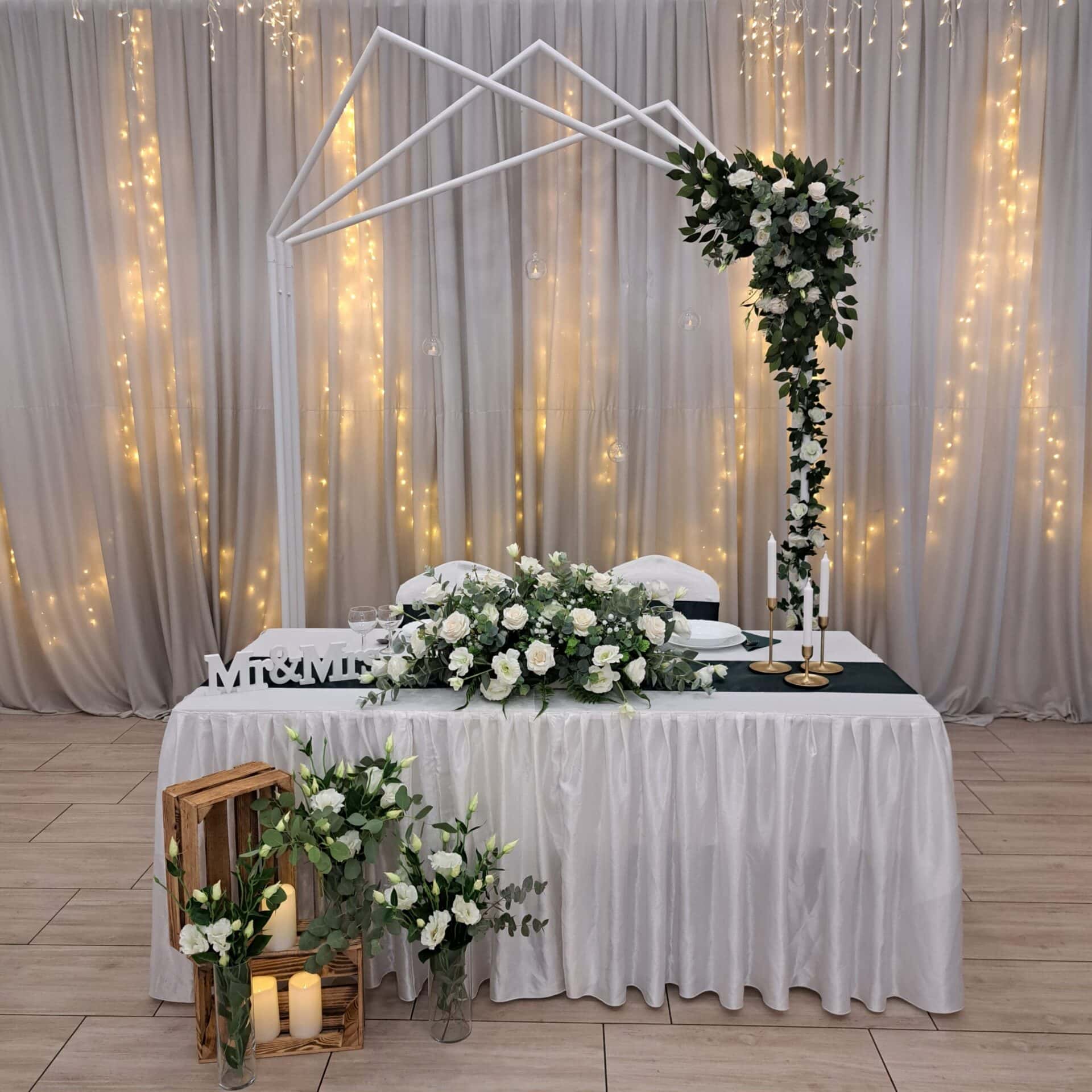 Boldolságkapu bérlés esküvőre 1 20230501 170055 scaled 1 e1769170196490