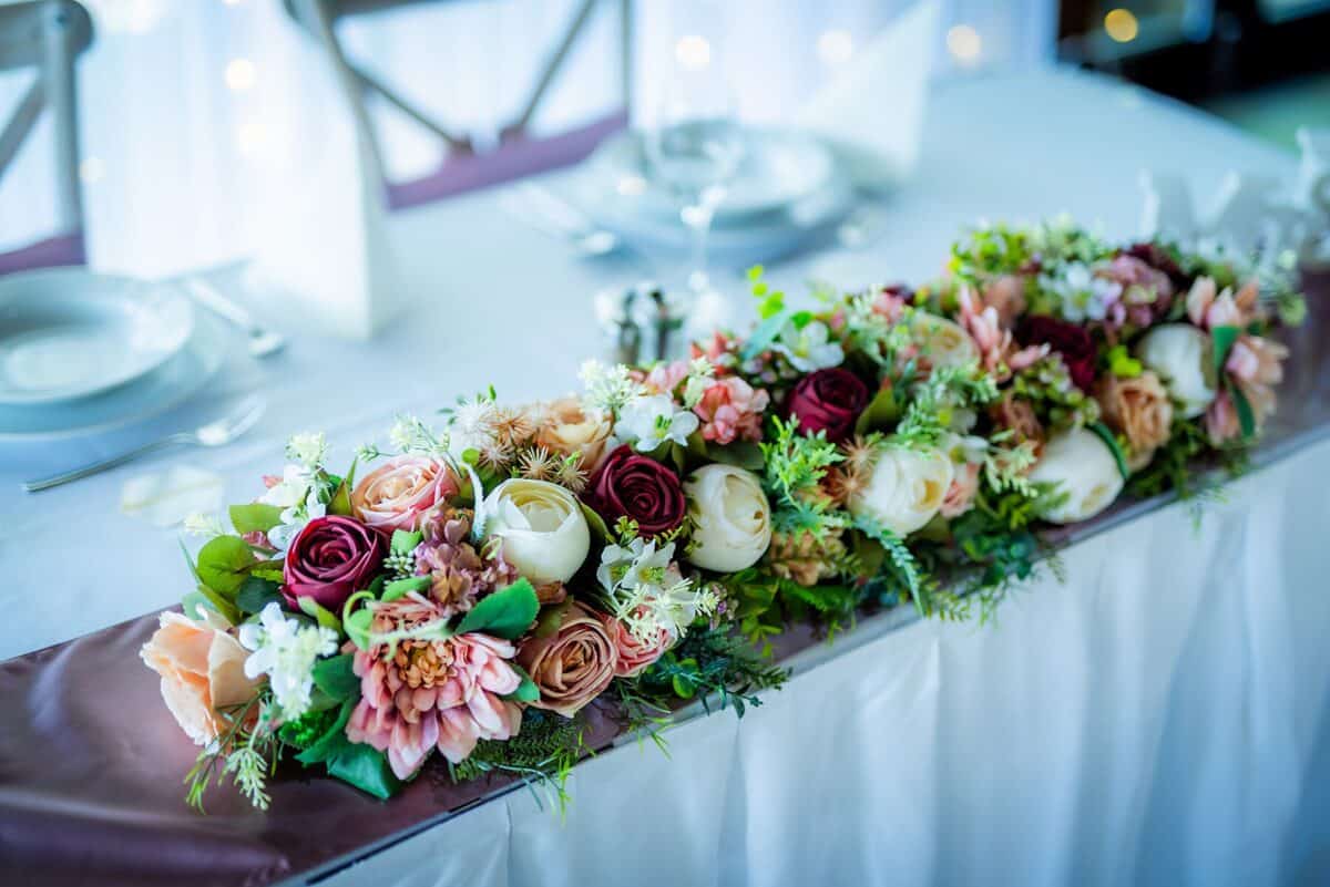 Bérelhető esküvői főasztaldísz - púder 2 Bérelhető esküvői főasztaldísz